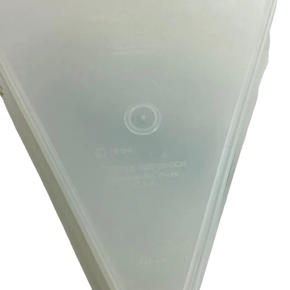 Vintage 1954 Tupperware Millionaire Line Pie Cake Pizza Slice Storage Container - Picture 6 of 6